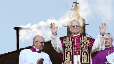 Vatikan'da beyaz duman: Yeni papa ABD'li Kardinal Robert Prevost oldu... ABD'den seçilen ilk papa olan Prevost, "Papa 14. Leo" adını aldı
