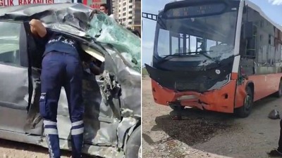 Gaziantep'te halk otobüsüne çarpan otomobildeki çifti ölüm ayırdı; kaza kamerada