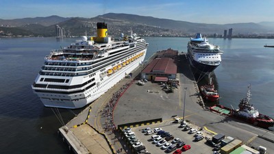 İzmir'e kruvaziyerle 4 bin 540 turist geldi