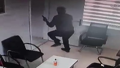 Mahalle muhtarına saldırı kamerada