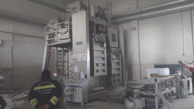 Pamuk fabrikasında yangın; 2 işçi dumandan etkilendi