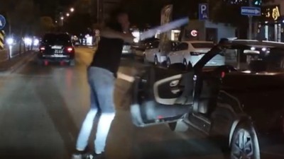 İzmir'de trafikte tartıştığı kişiye döner bıçağı çeken sürücü tutuklandı