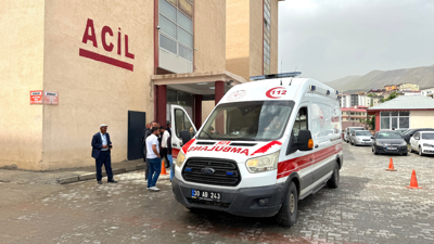 Hakkari'de öğrenci servisinin devrilmesi sonucu 8 kişi yaralandı
