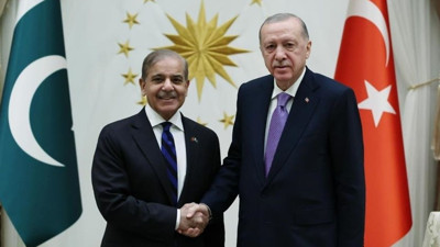 Pakistan Başbakanı Şerif: Türkiye ile devam eden kardeşlik bağlarından gurur duymaktayız