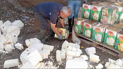 İzmir'de iki soğuk hava deposunda 7 ton 12 kilo bozuk süt ürünü ele geçirildi