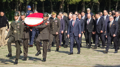 Bakan Bak, sporcu ve gençlerle Anıtkabir’i ziyaret etti