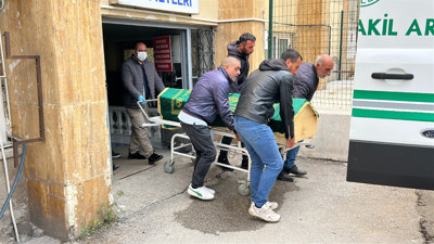 Sivas'ta 2 çocuk annesi keneden öldü