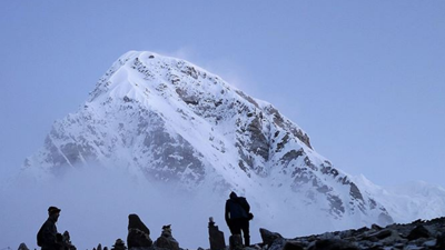 Everest'e tırmanmaya çalışan Filipinli dağcı yorgunluktan öldü