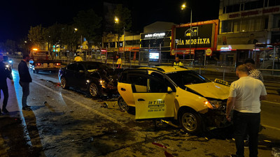 Kayseri'de 4 araç zincirleme kazaya karıştı; 5 yaralı