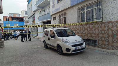 İş dönüşü evinin önünde uğradığı silahlı saldırıda yaralandı