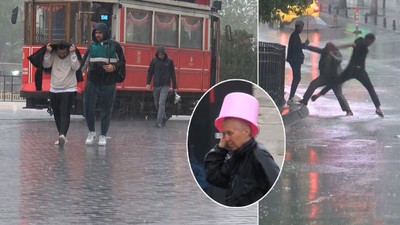 İstanbul'da sağanak yağış etkili oluyor... AKOM'dan fırtına uyarısı