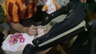 Aydın’da Galatasaray’ın şampiyonluğu kutlandı: Coşkulu bir aile bebeklerini yolun ortasında unuttu
