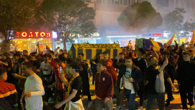 Bursa'da Galatasaray'ın şampiyonluk kutlamasında Fenerbahçe tabutu
