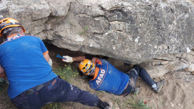 Tokat'ta, kaçak kazı yaparken üzerine devrilen kayanın altında can verdi