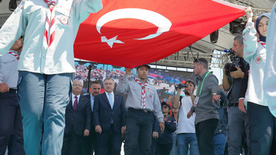 Atatürk'ü temsil eden bayrak Samsun'da karaya çıkarıldı