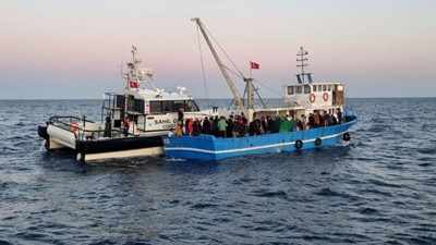 Edirne açıklarında balıkçı teknesinde 92 düzensiz göçmen yakalandı