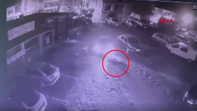 Otoparkta feci ölüm! Yere düştü, üzerinden otomobil geçip öldü...