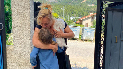 Kızını babasıyla görüşe 43 dakika geç götürdüğü için hapis yatan anne, cezaevinden çıktı