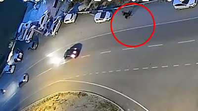 Mezarlıktaki otomobillerden hırsızlık şüphelisine suçüstü; havaya ateş açılarak yakalandı