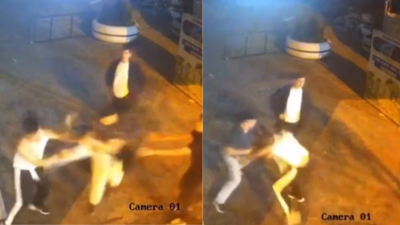 Sultangazi'de sokak ortasında tekmeli yumruklu kavga