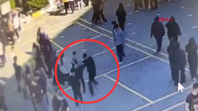 Sultanbeyli'de lise öğrencisi okul bahçesinde arkadaşını bıçakladı