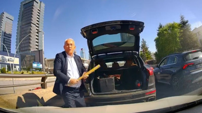 Trafikte tartıştığı sürücünün üzerine beyzbol sopasıyla yürüdü; o anlar kamerada