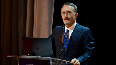 Cumhurbaşkanlığı İletişim Başkanı Altun, "Aile Yılında Veli Sempozyumu"nda konuştu