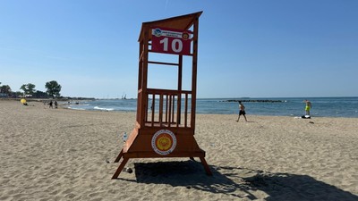 Karasu'da cankurtaran kulesini çaldılar