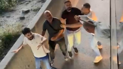 Esenler'de yol verme kavgasında İETT otobüsünü taşladılar