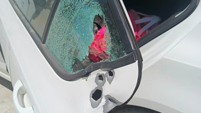 İş insanının park halindeki otomobiline defalarca ateş ettiler