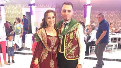 Anaokulunun düğün salonundaki etkinliğinde üzerlerine dekoratif kemer yıkılan doktor öldü, eşi ağır yaralandı