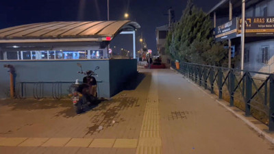 Metro istasyonunda 3 arkadaşı bıçaklayan şüpheli ve arkadaşları gözaltında