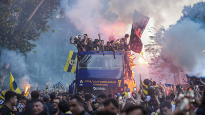 Fenerbahçe Beko, EuroLeague şampiyonluğunu taraftarıyla kutladı