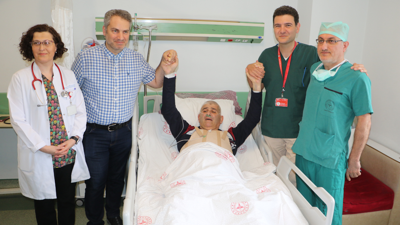 Türkiye'de bir ilk! 1 milyonda 3 kişide gözüküyor; her iki şah damarı tıkalı Moyamoya hastasına baypas ameliyatı