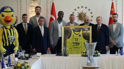 Cumhurbaşkanı Erdoğan, EuroLeague şampiyonu Fenerbahçe Beko'yu kabul etti