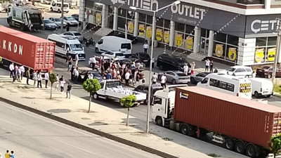 İzmir'de otomobile tüfekli saldırı; 3 ölü, 3 yaralı