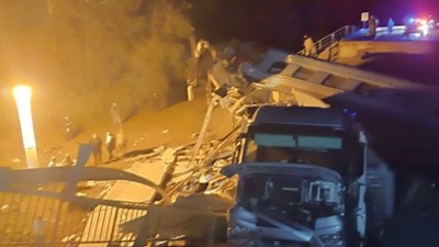 Rusya’da köprü çöktü, tren raydan çıktı: 7 kişi hayatını kaybetti