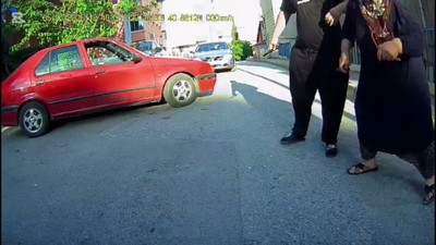 Pendik'te trafikte tartıştığı sürücüye eşi ve kızının yanında bıçak çekti; o anlar kamerada