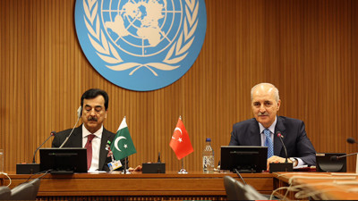 TBMM Başkanı Kurtulmuş, Pakistan Senatosu Başkanı Gilani ile görüştü