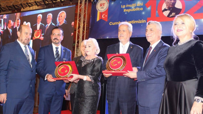 AK Parti Genel Başkan Yardımcısı Zorlu'ya Romanya'da özel ödül takdim edildi