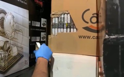 Durdurulan minibüsten 35 bin paket kaçak sigara çıktı
