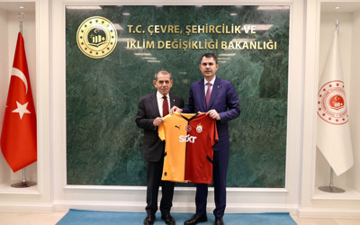 Bakan Kurum, Dursun Özbek'i kabul etti