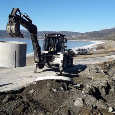 Salda’ya iş makineleriyle giren şirkete bakanlıktan yeni ihale