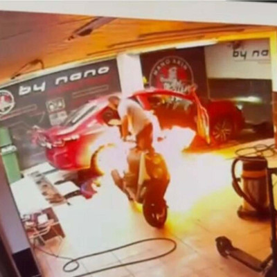 Alevlerin arasında kalan oto yıkamacı öldü, o anlar kamerada