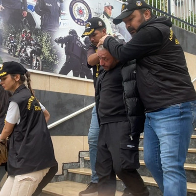 Fatih'te eski eşiyle görüştüğünü öğrendiği kişiyi bıçaklayarak öldürdü