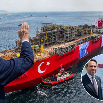 Türkiye'nin ilk Yüzer Üretim Tesisi 'Osman Gazi', İstanbul Boğazı'ndan geçti