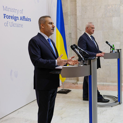 Bakan Fidan: Cumhurbaşkanı Erdoğan'ın ev sahipliğinde Putin, Trump ve Zelenskiy İstanbul'da bir araya gelebilir