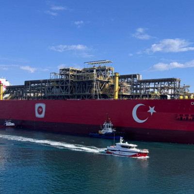 Türkiye'nin ilk yüzer doğal gaz üretim platformu Osman Gazi Filyos Limanı'nda