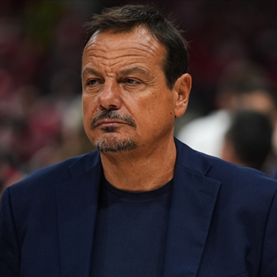Ergin Ataman'dan Olympiakos taraftarının Türkiye'ye yönelik küfürlü tezahüratına sert tepki