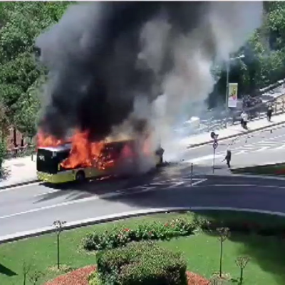 Sarıyer'de yangın çıkan İETT otobüsü kullanılamaz hale geldi